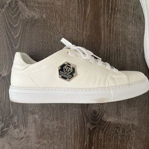 philipp plein sneaker in European size 41 ( size 10) used a couple times.